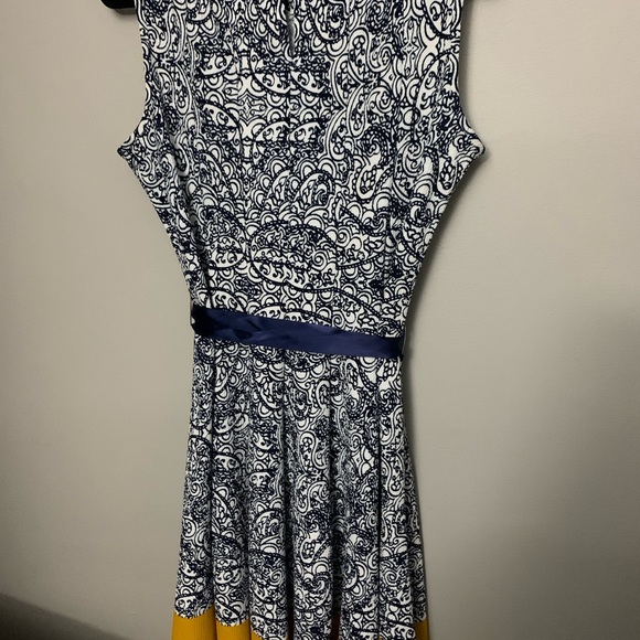 HAANI Petite Large Dress - Yellow with Blue/White Print and ribbon tie - Picture 2 of 4
